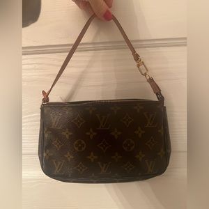 Louis Vuitton monogram pochette